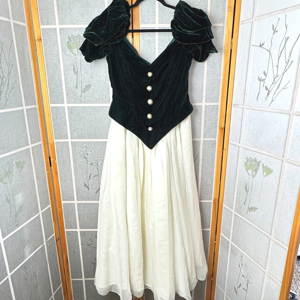 Vintage Velvet Basque Waist Gown Green Bodice Puffy Sleeve Snow White  Costume